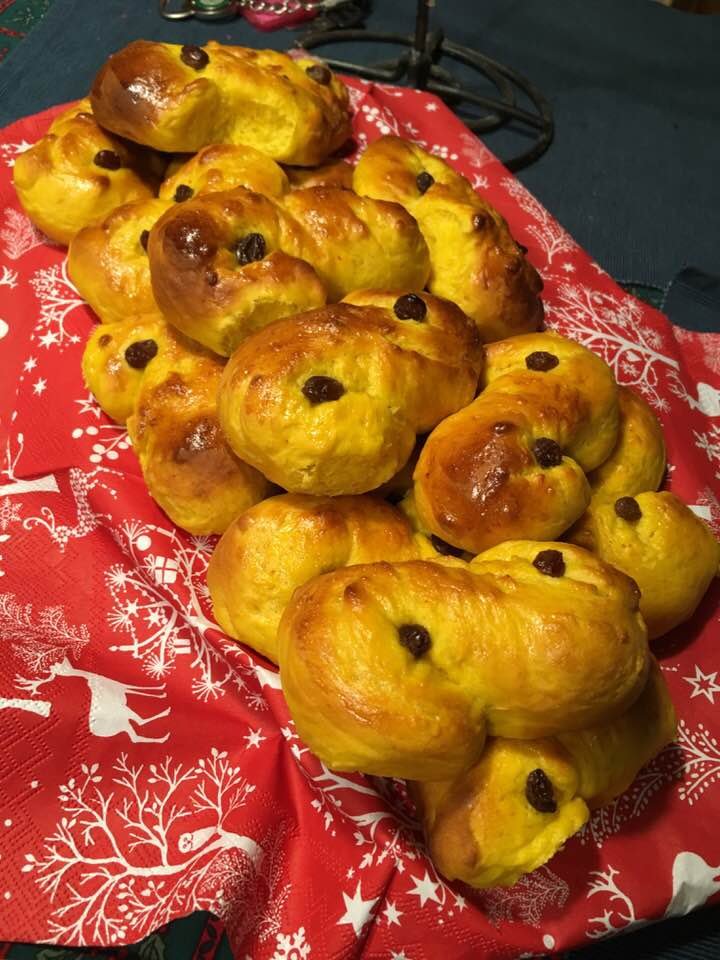 Saffron buns